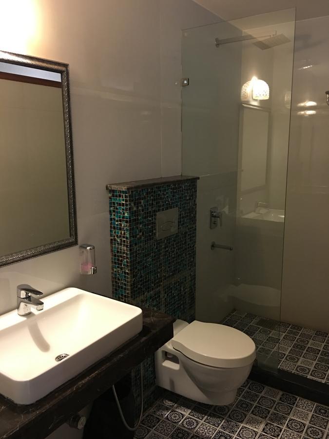 Hotel Posh Чандигарх Экстерьер фото