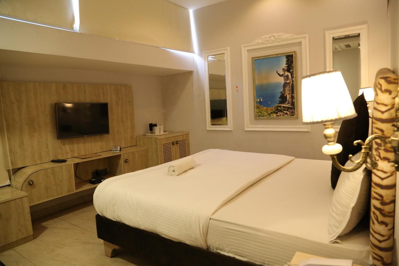 Hotel Posh Чандигарх Экстерьер фото