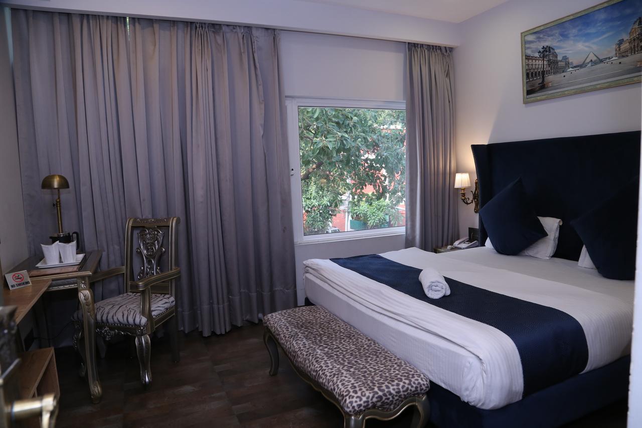 Hotel Posh Чандигарх Экстерьер фото